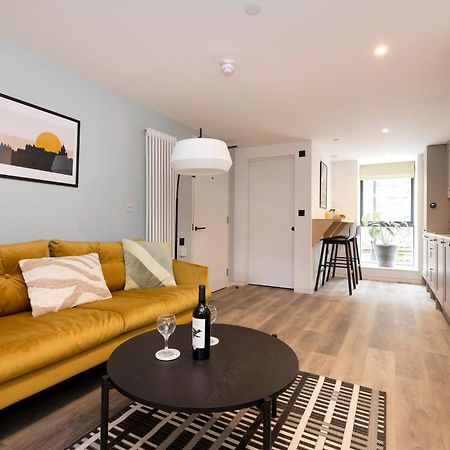 Charming Studios Near Holyrood Park & Calton Hill EDI Room photo