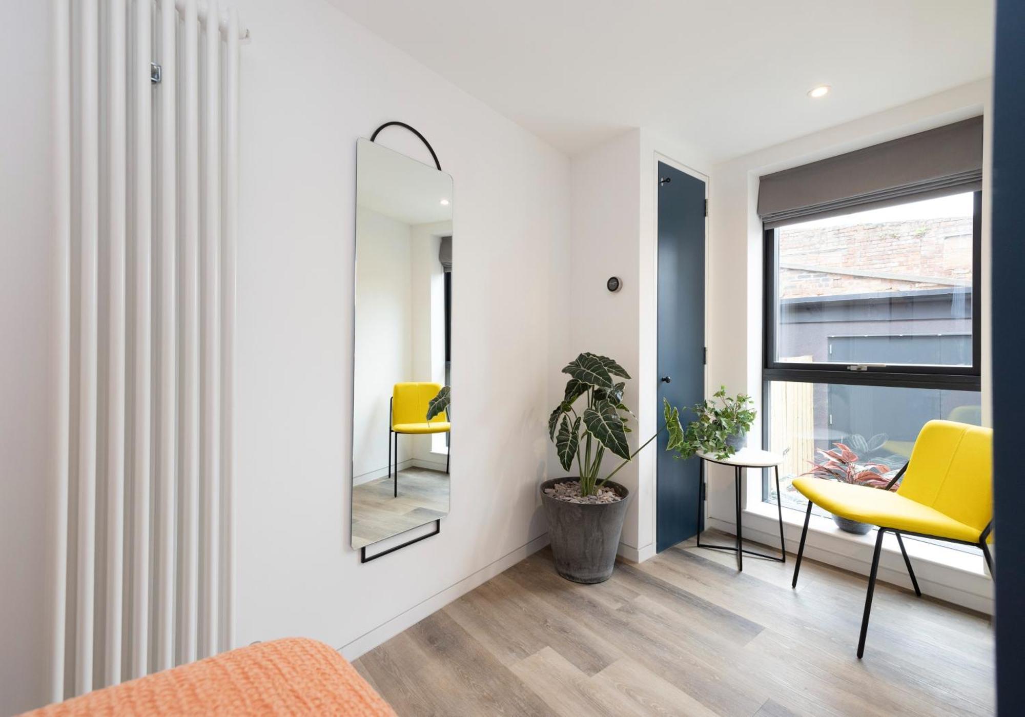 Charming Studios Near Holyrood Park & Calton Hill EDI Room photo
