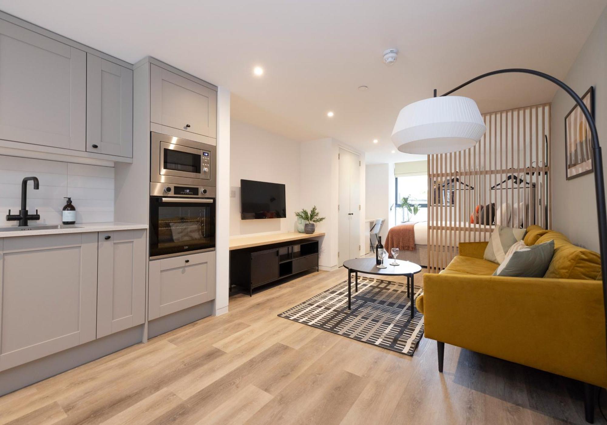 Charming Studios Near Holyrood Park & Calton Hill EDI Room photo