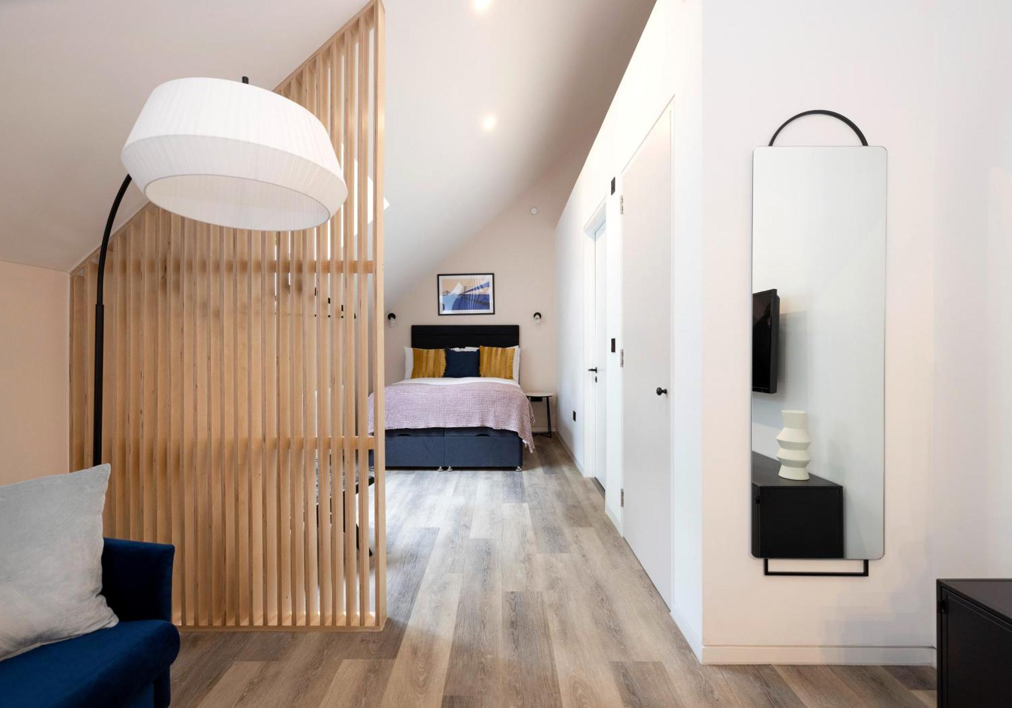 Charming Studios Near Holyrood Park & Calton Hill EDI Room photo