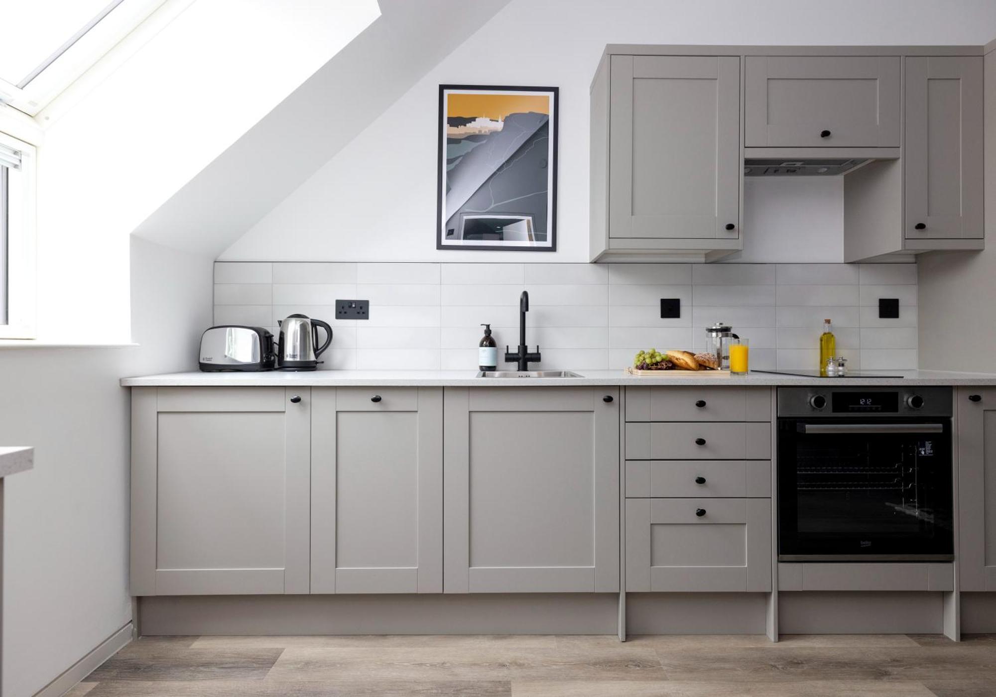 Charming Studios Near Holyrood Park & Calton Hill EDI Room photo
