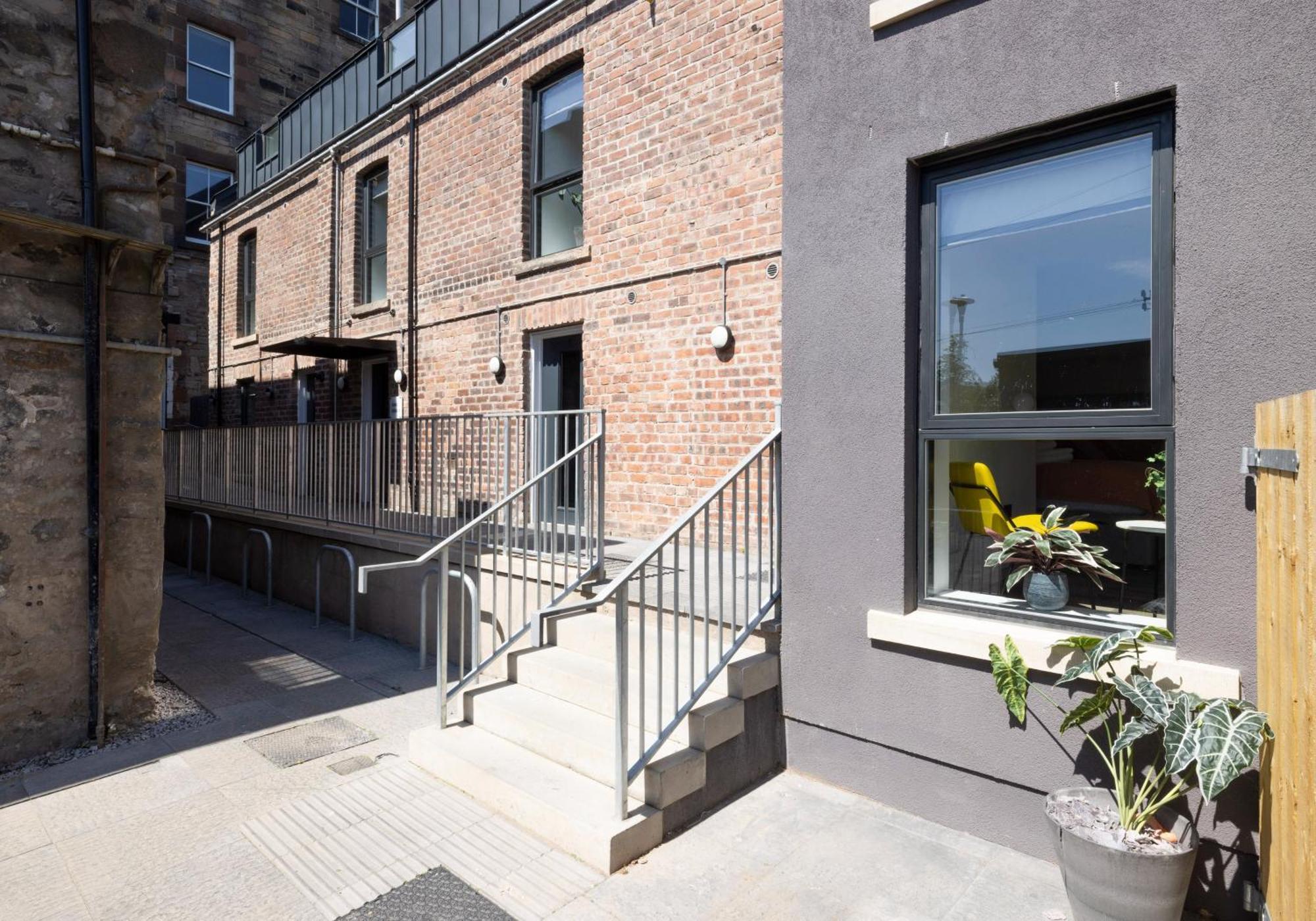 Charming Studios Near Holyrood Park & Calton Hill EDI Room photo