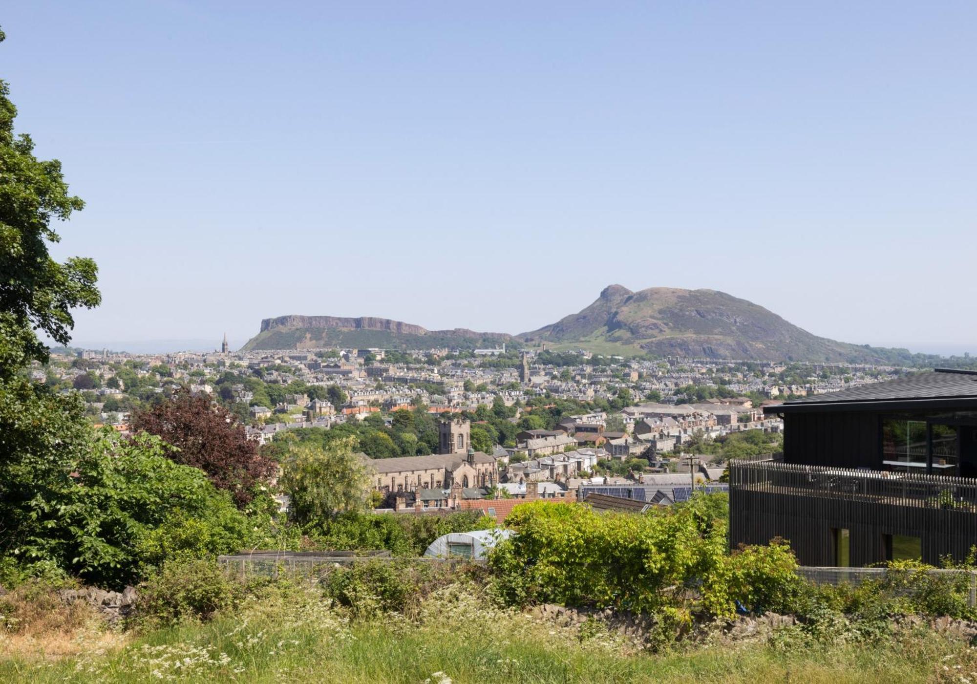 Charming Studios Near Holyrood Park & Calton Hill EDI Room photo