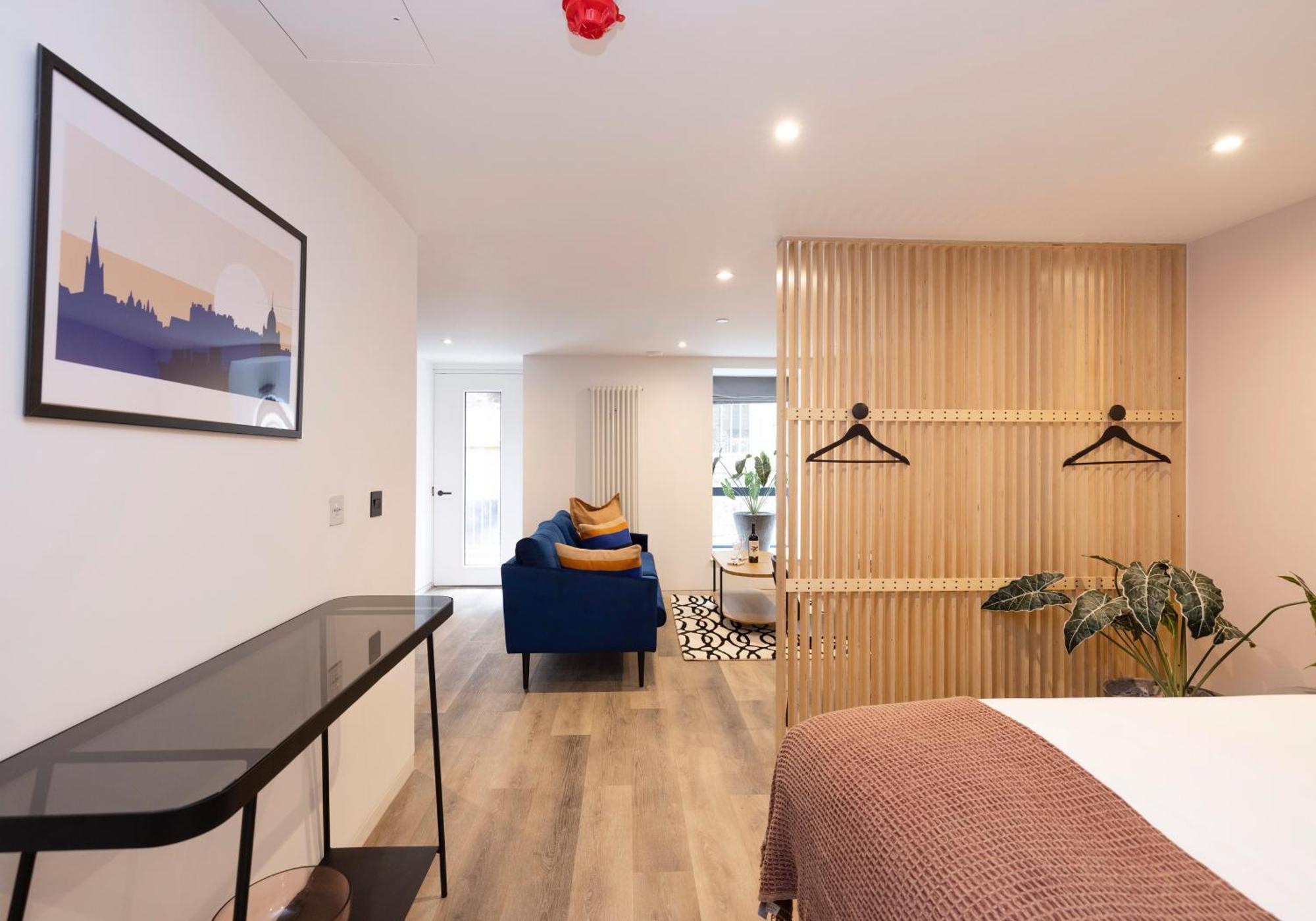 Charming Studios Near Holyrood Park & Calton Hill EDI Room photo