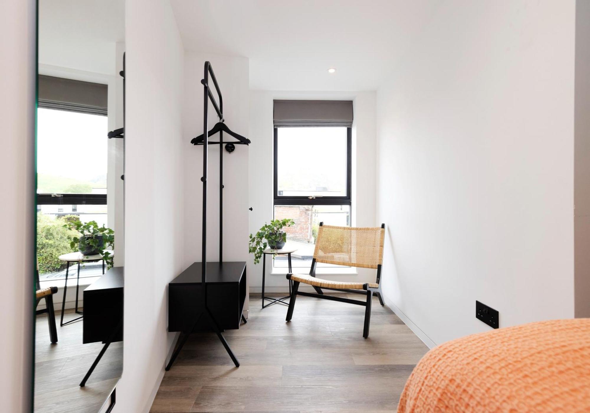 Charming Studios Near Holyrood Park & Calton Hill EDI Room photo
