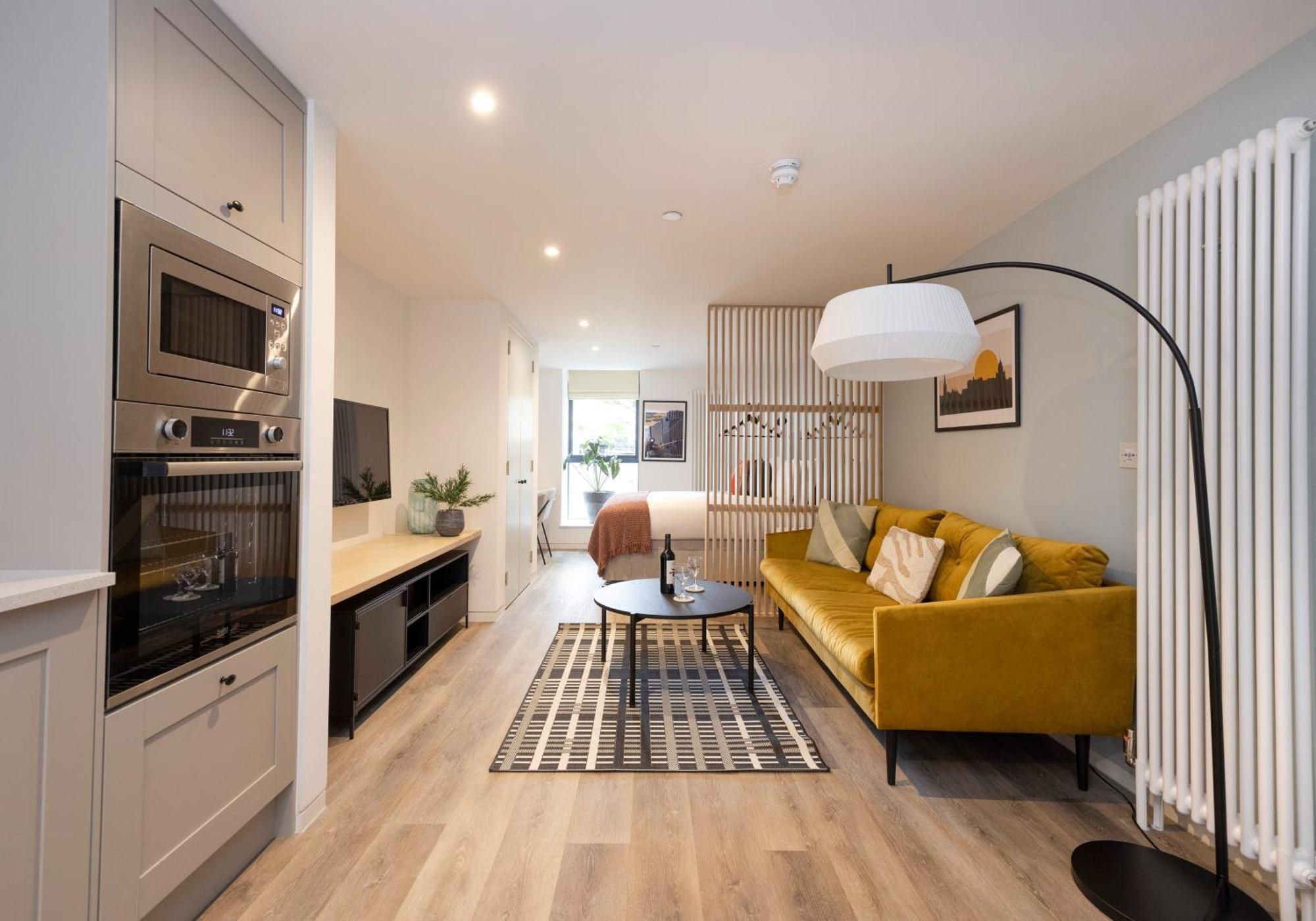 Charming Studios Near Holyrood Park & Calton Hill EDI Room photo