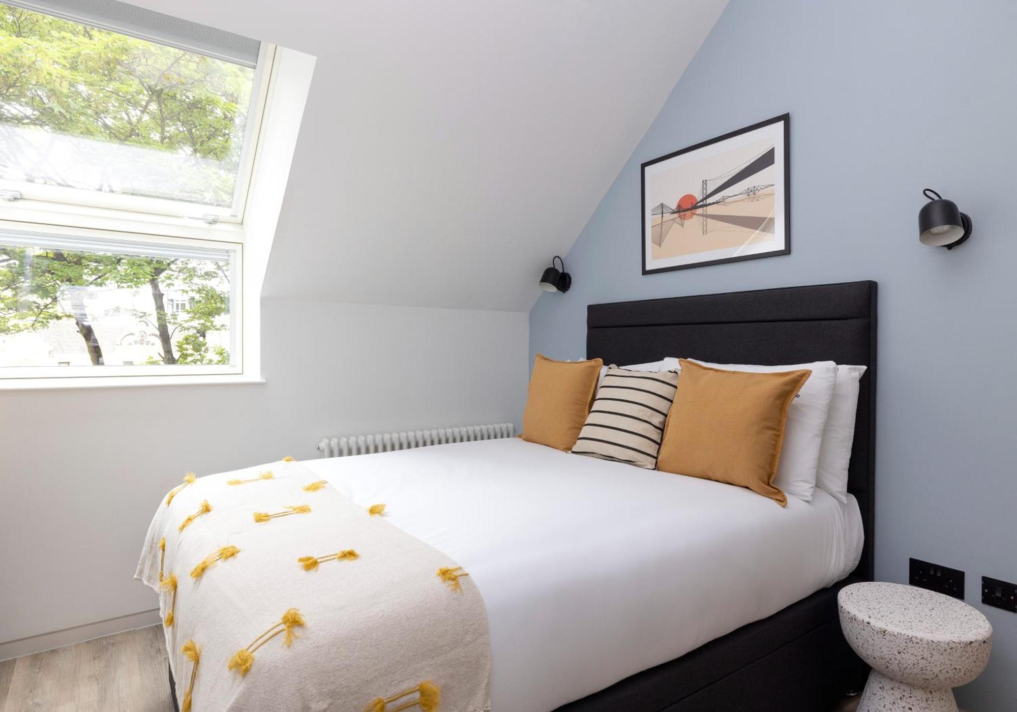 Charming Studios Near Holyrood Park & Calton Hill EDI Room photo