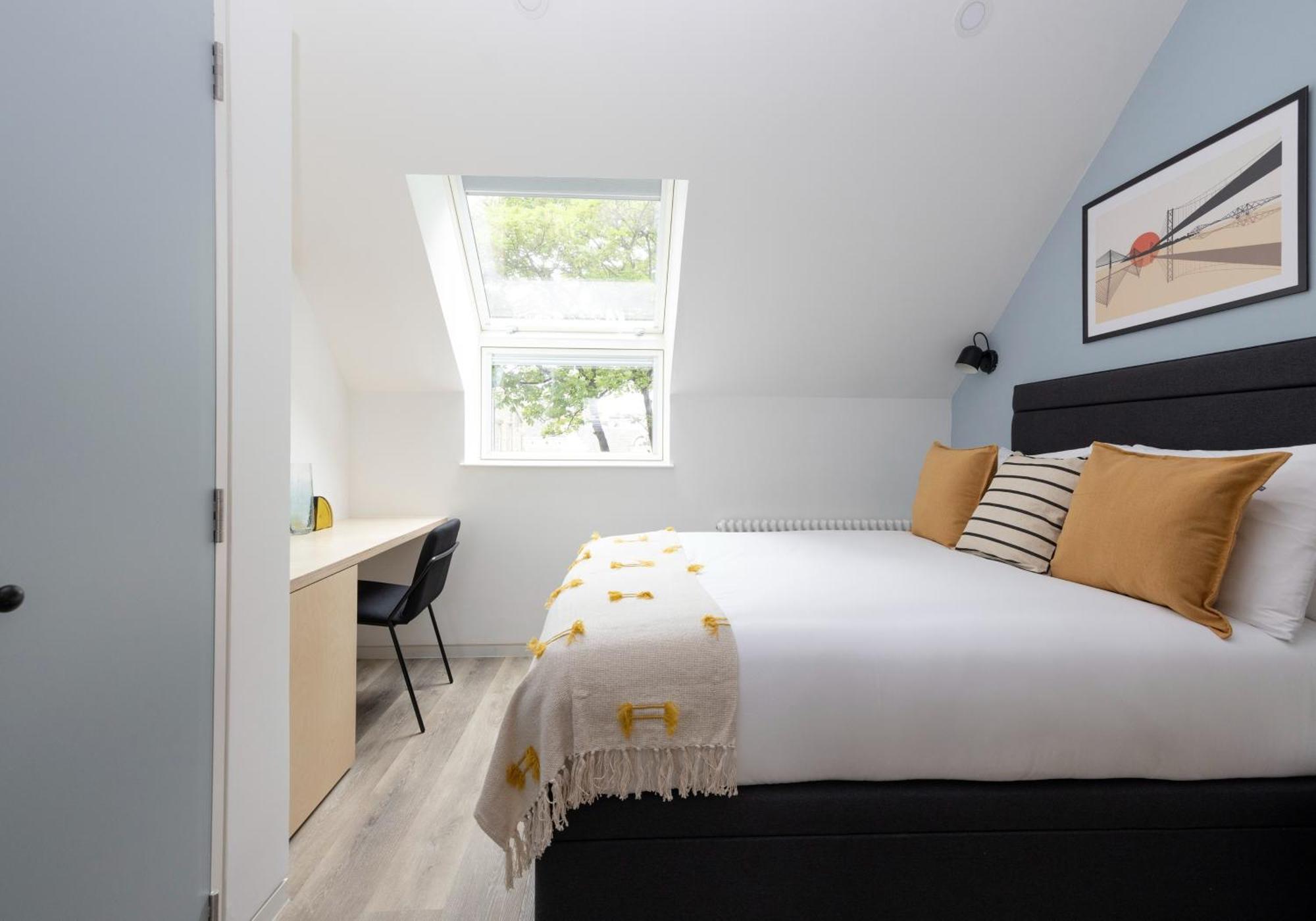 Charming Studios Near Holyrood Park & Calton Hill EDI Room photo