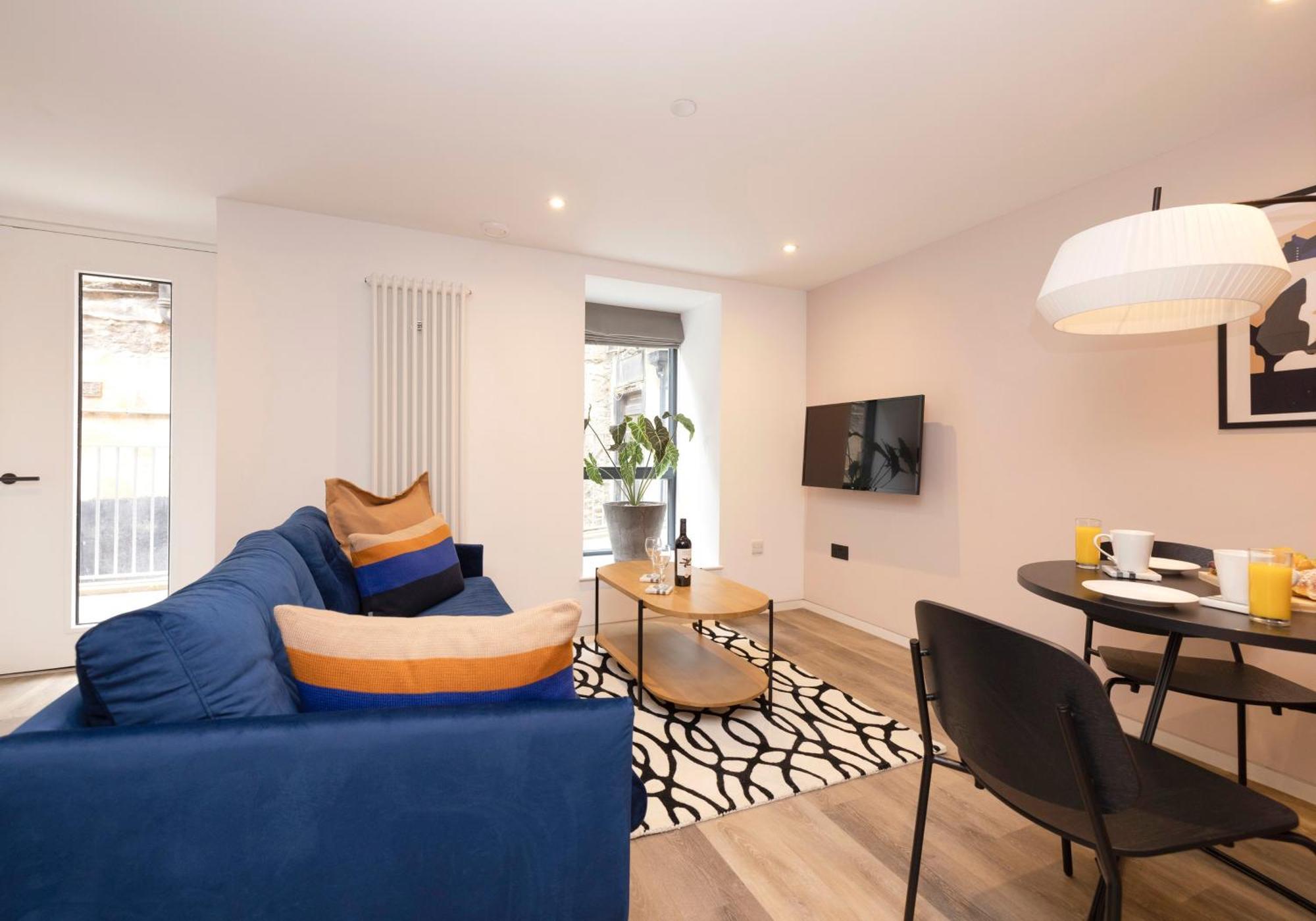 Charming Studios Near Holyrood Park & Calton Hill EDI Room photo