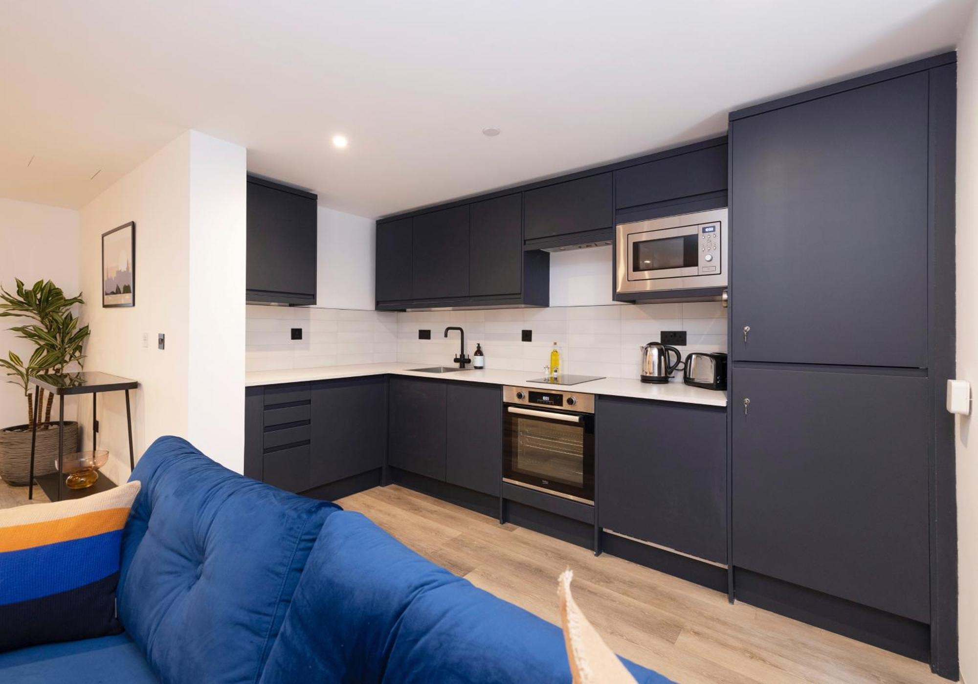 Charming Studios Near Holyrood Park & Calton Hill EDI Room photo