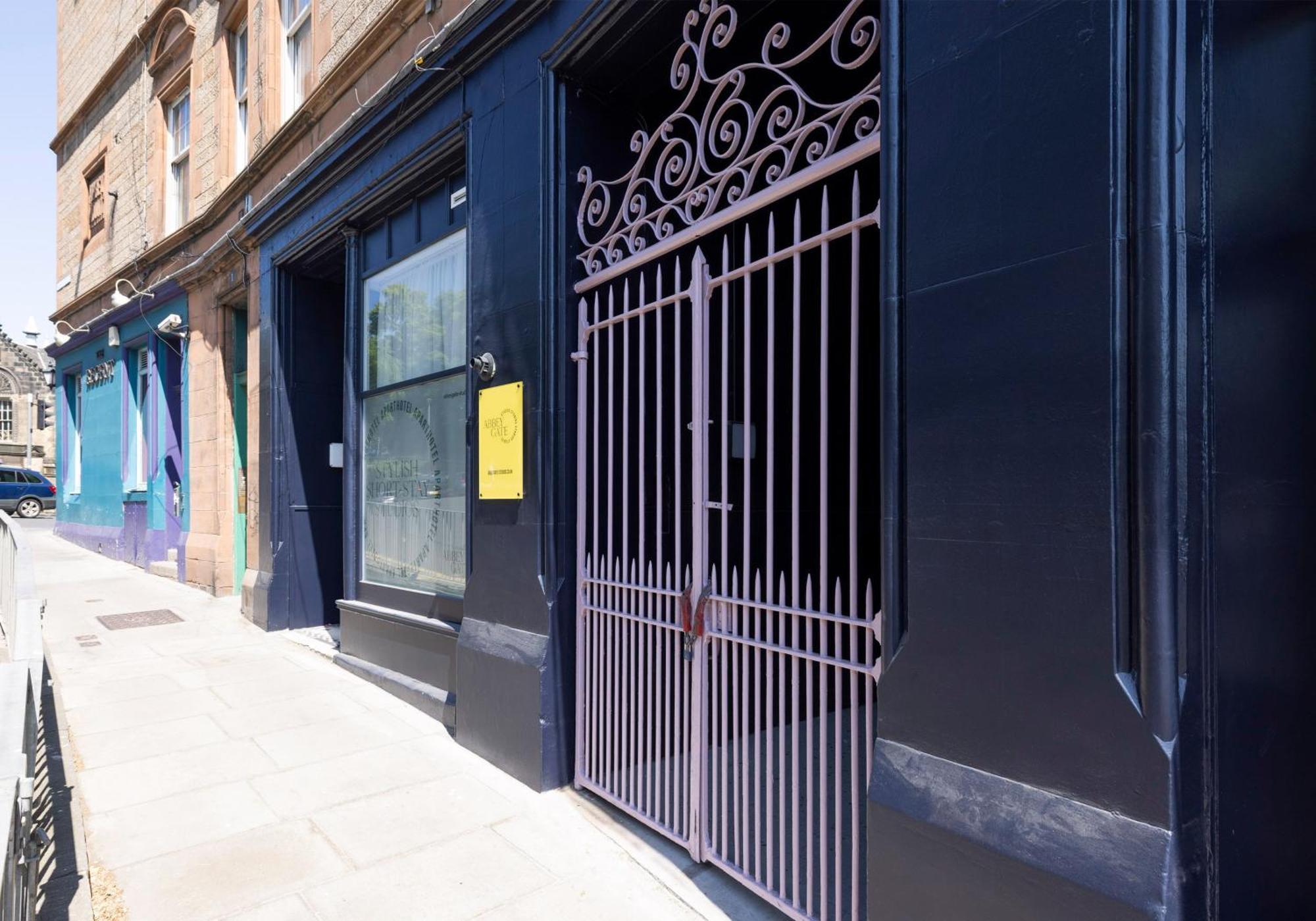 Charming Studios Near Holyrood Park & Calton Hill EDI Room photo