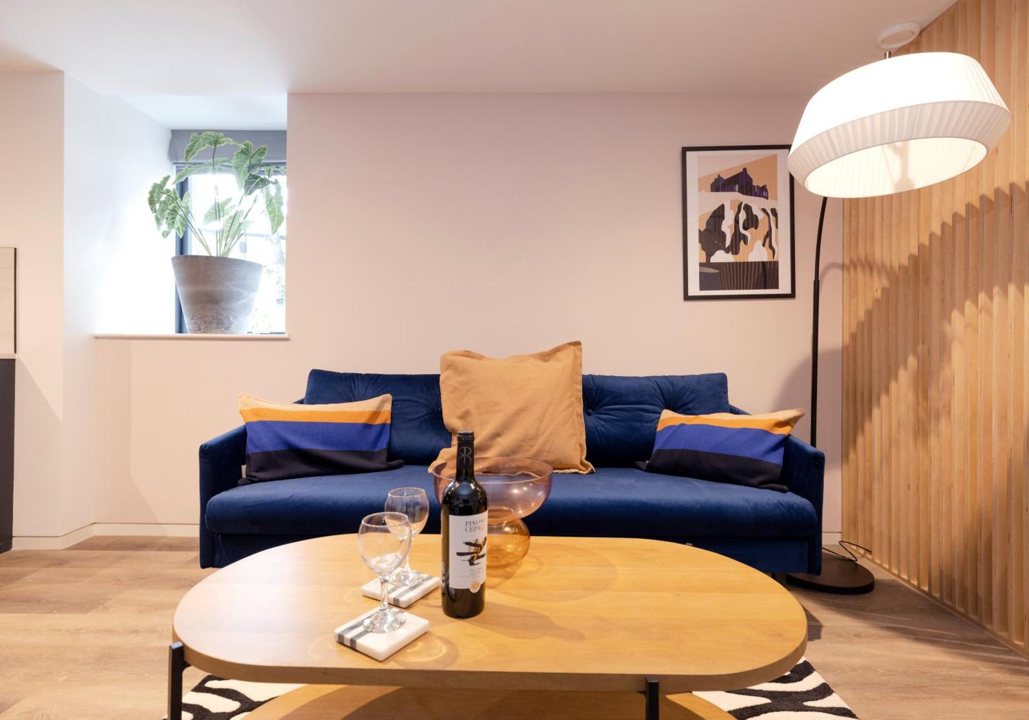 Charming Studios Near Holyrood Park & Calton Hill EDI Room photo