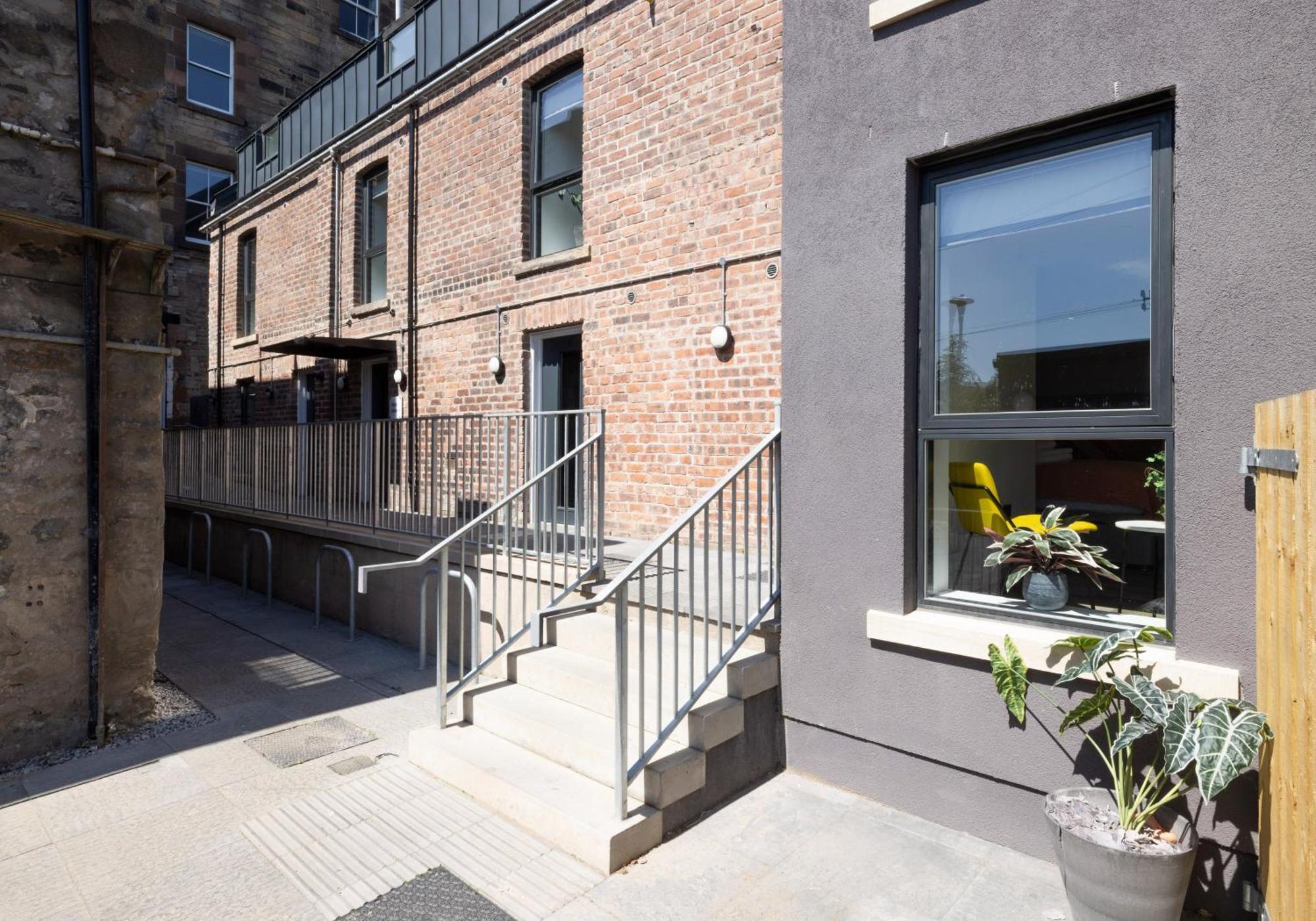Charming Studios Near Holyrood Park & Calton Hill EDI Room photo