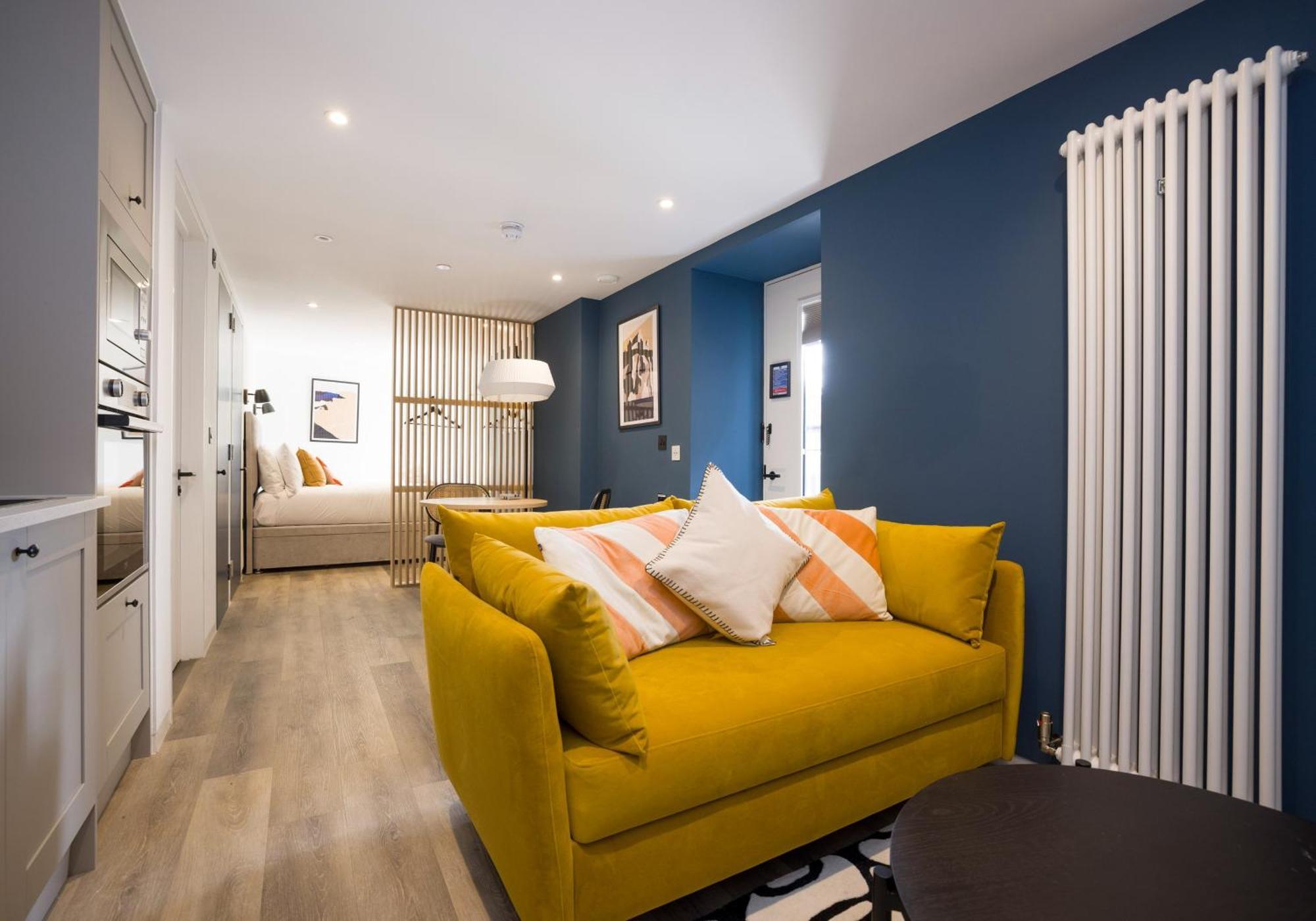 Charming Studios Near Holyrood Park & Calton Hill EDI Room photo