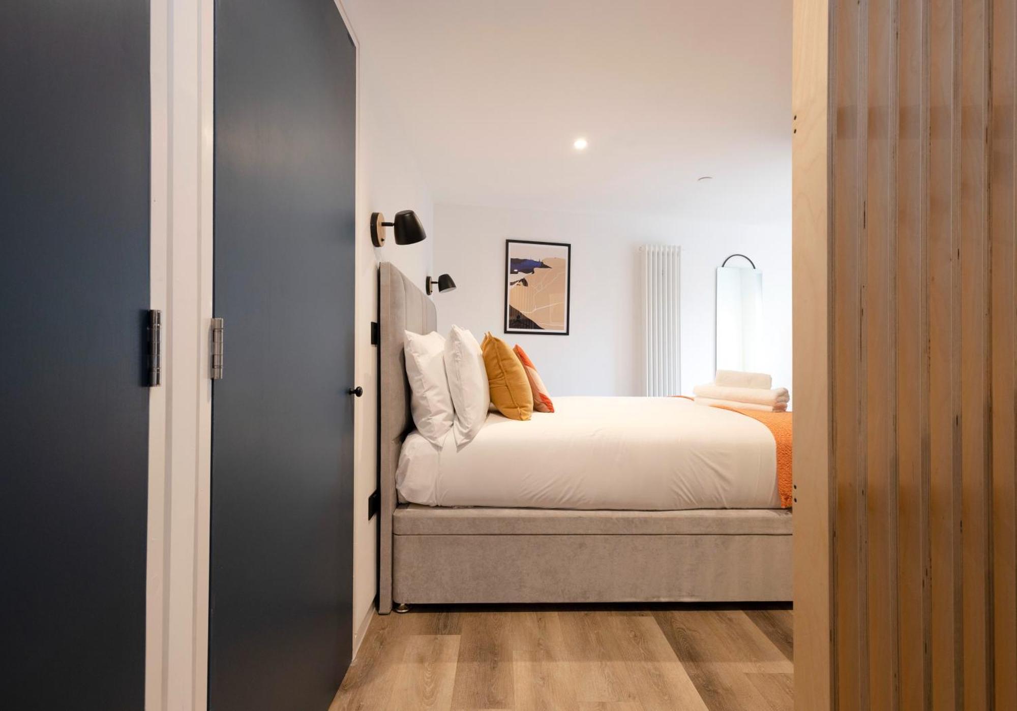 Charming Studios Near Holyrood Park & Calton Hill EDI Room photo