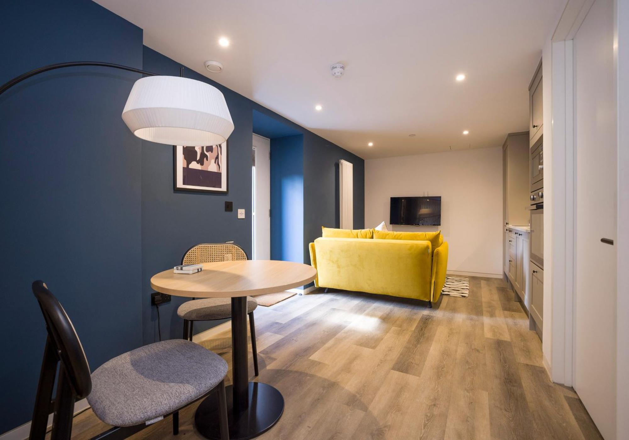 Charming Studios Near Holyrood Park & Calton Hill EDI Room photo