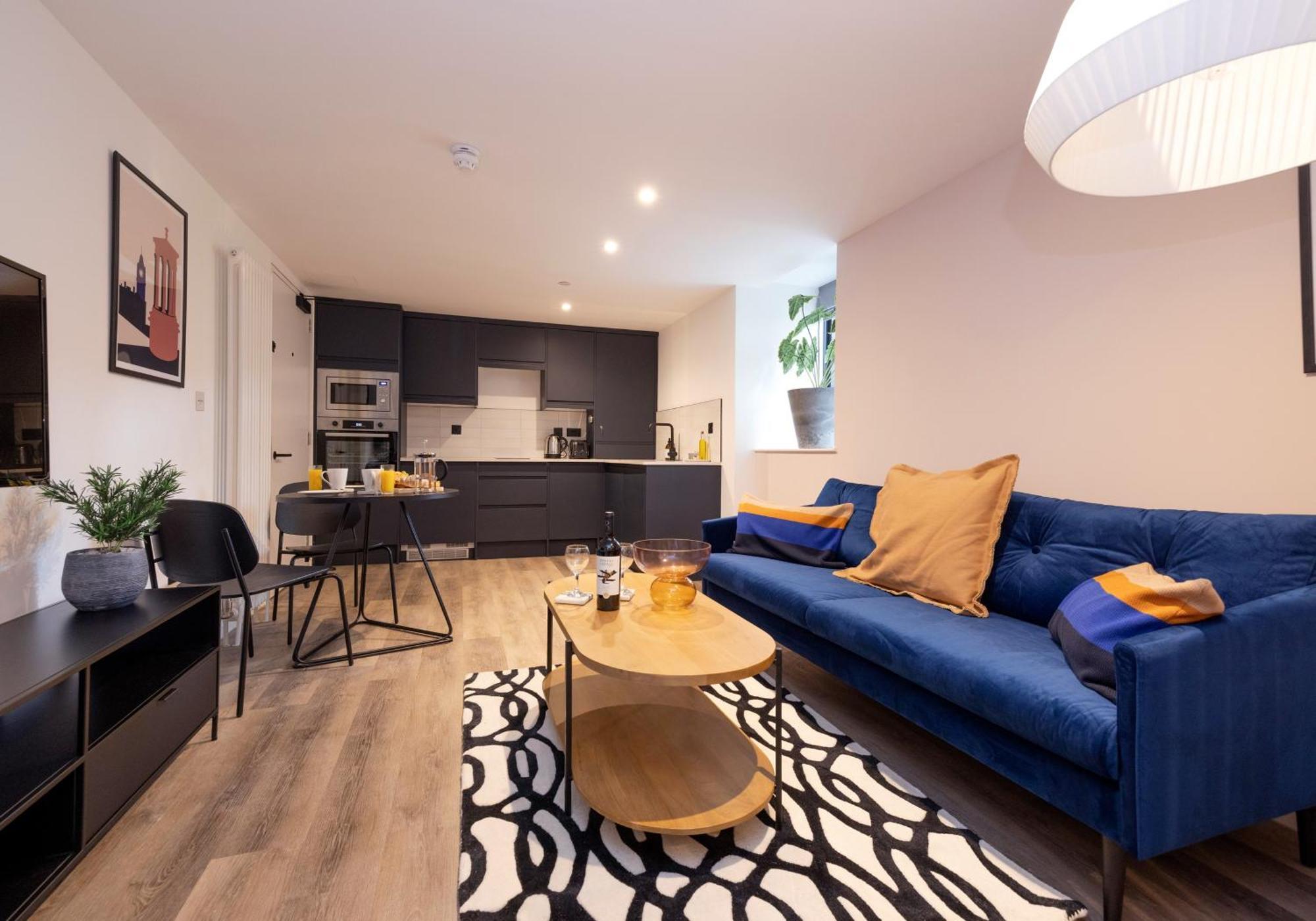 Charming Studios Near Holyrood Park & Calton Hill EDI Room photo