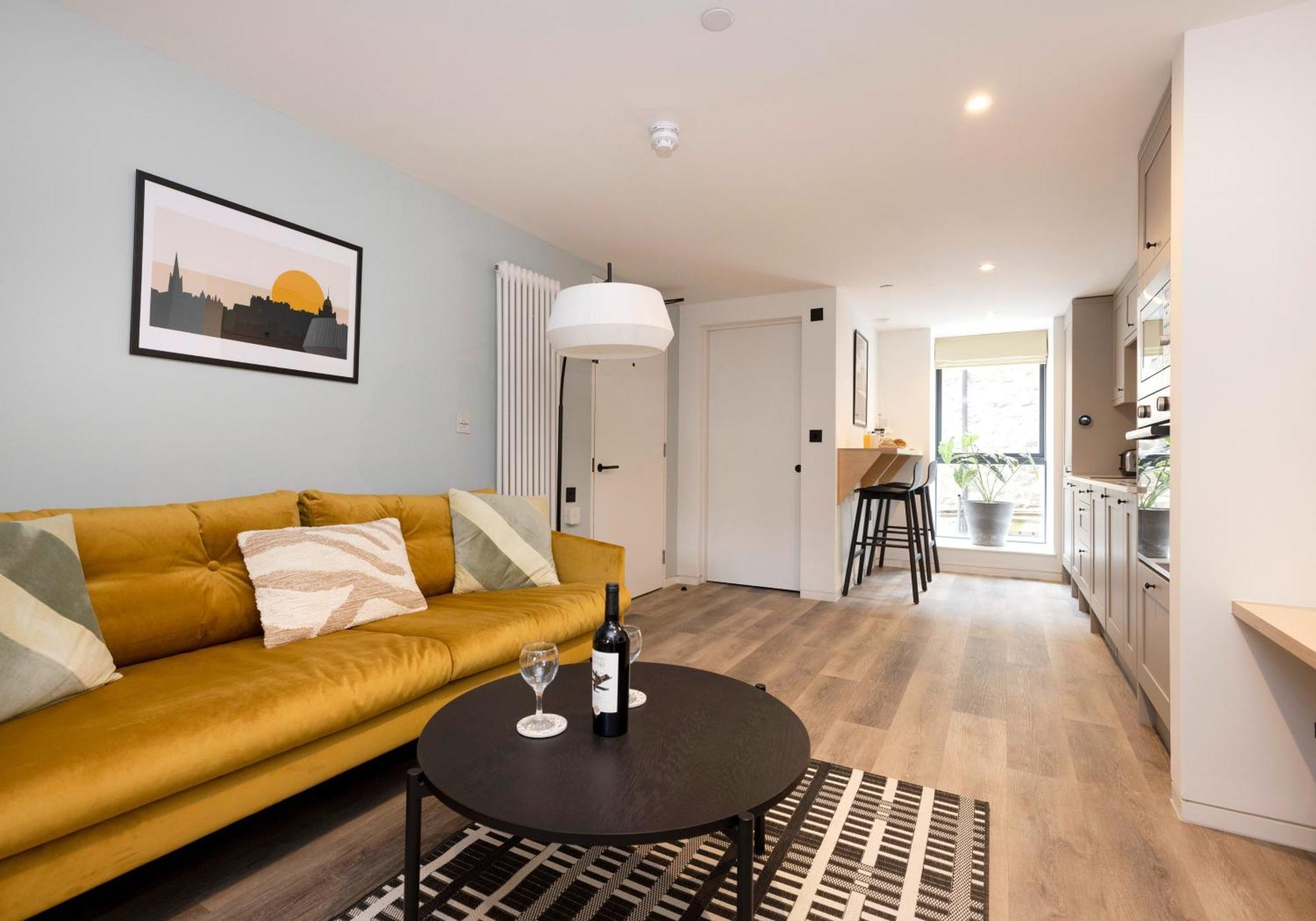 Charming Studios Near Holyrood Park & Calton Hill EDI Room photo
