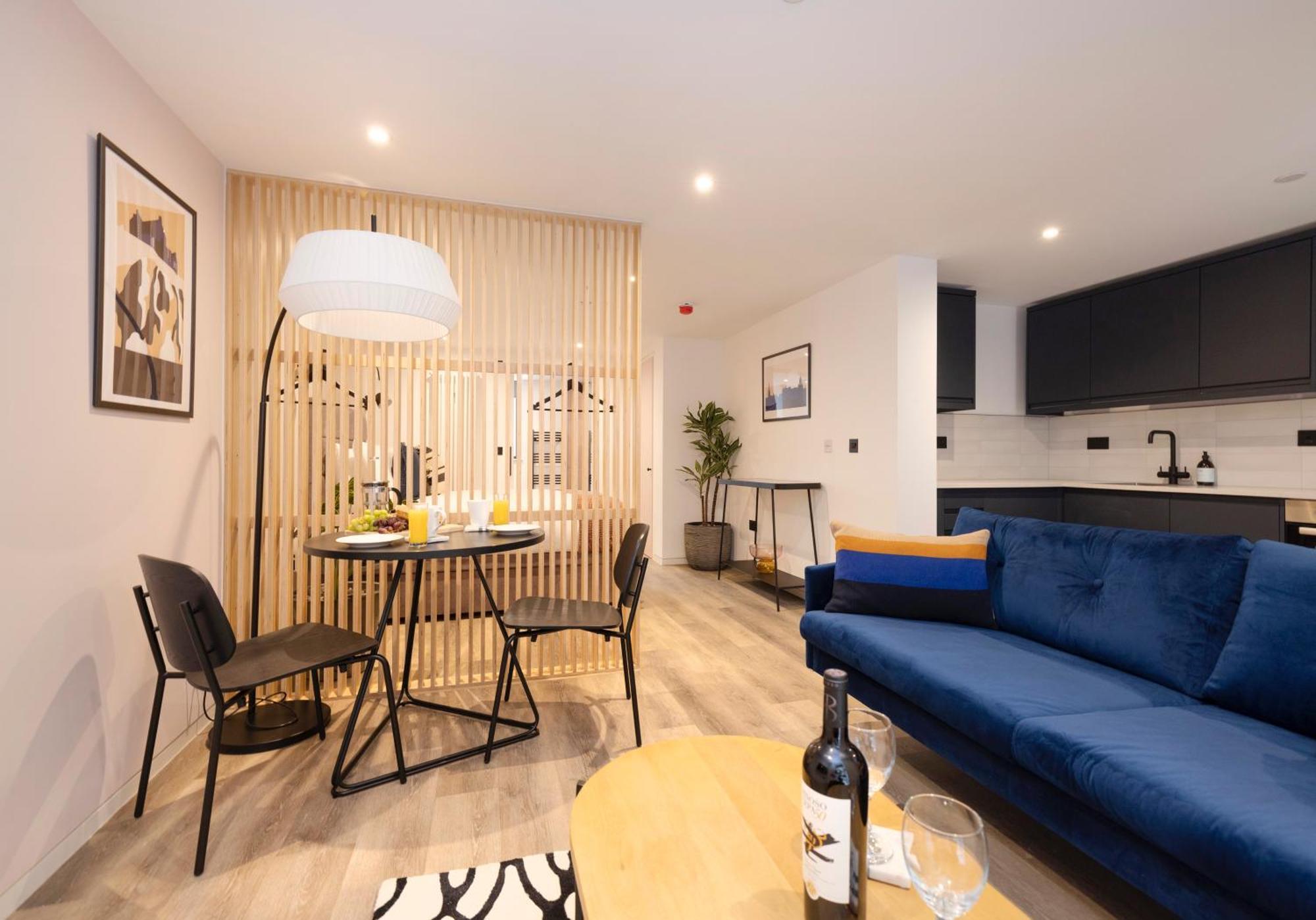 Charming Studios Near Holyrood Park & Calton Hill EDI Room photo