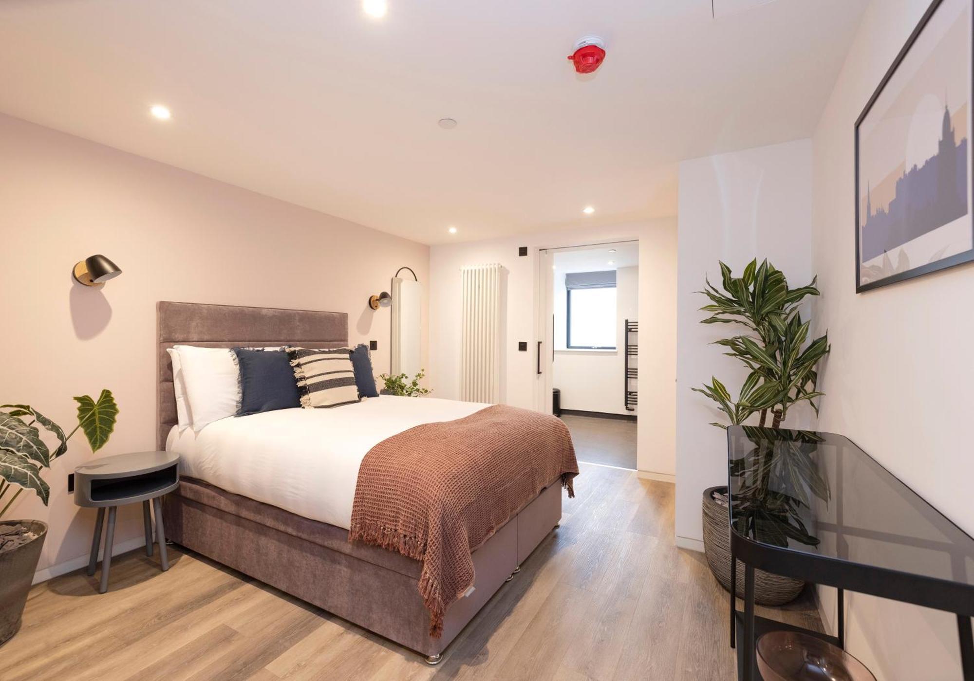 Charming Studios Near Holyrood Park & Calton Hill EDI Room photo