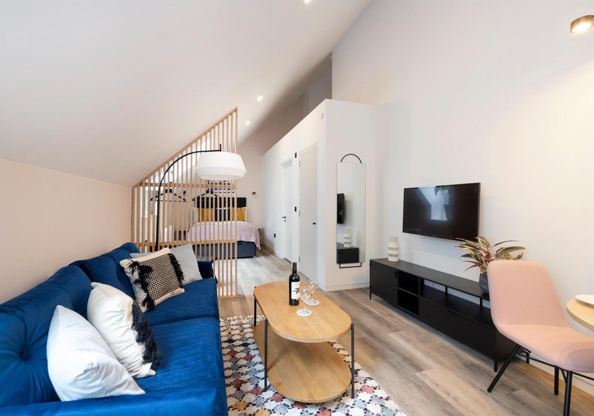 Charming Studios Near Holyrood Park & Calton Hill EDI Room photo