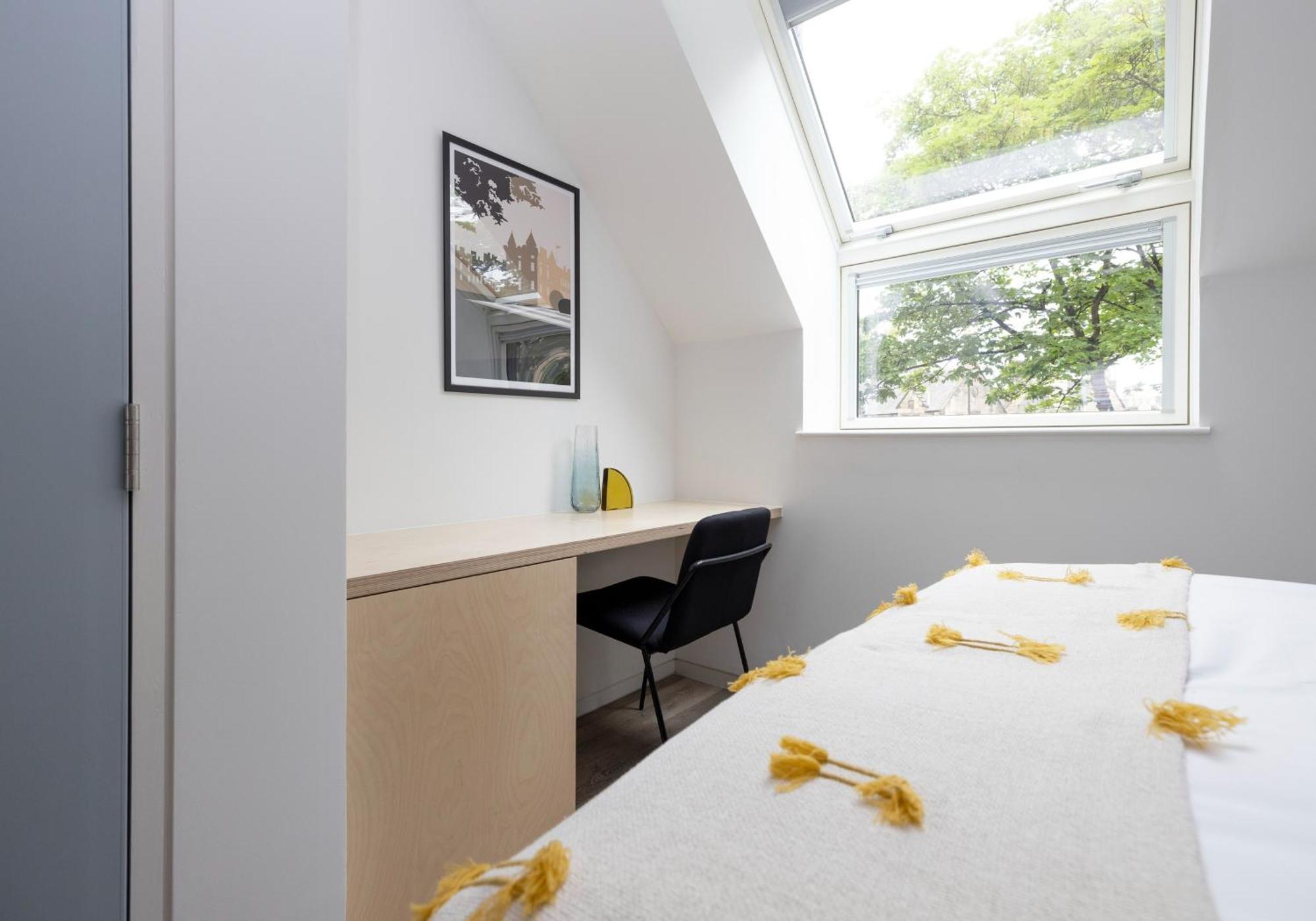 Charming Studios Near Holyrood Park & Calton Hill EDI Room photo