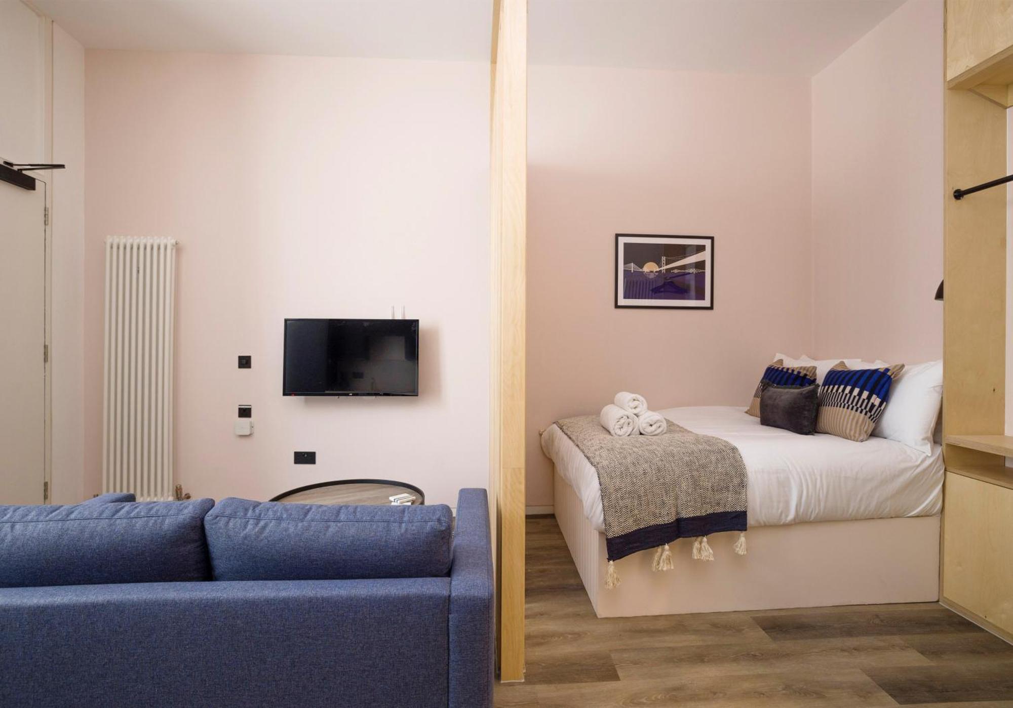 Charming Studios Near Holyrood Park & Calton Hill EDI Room photo