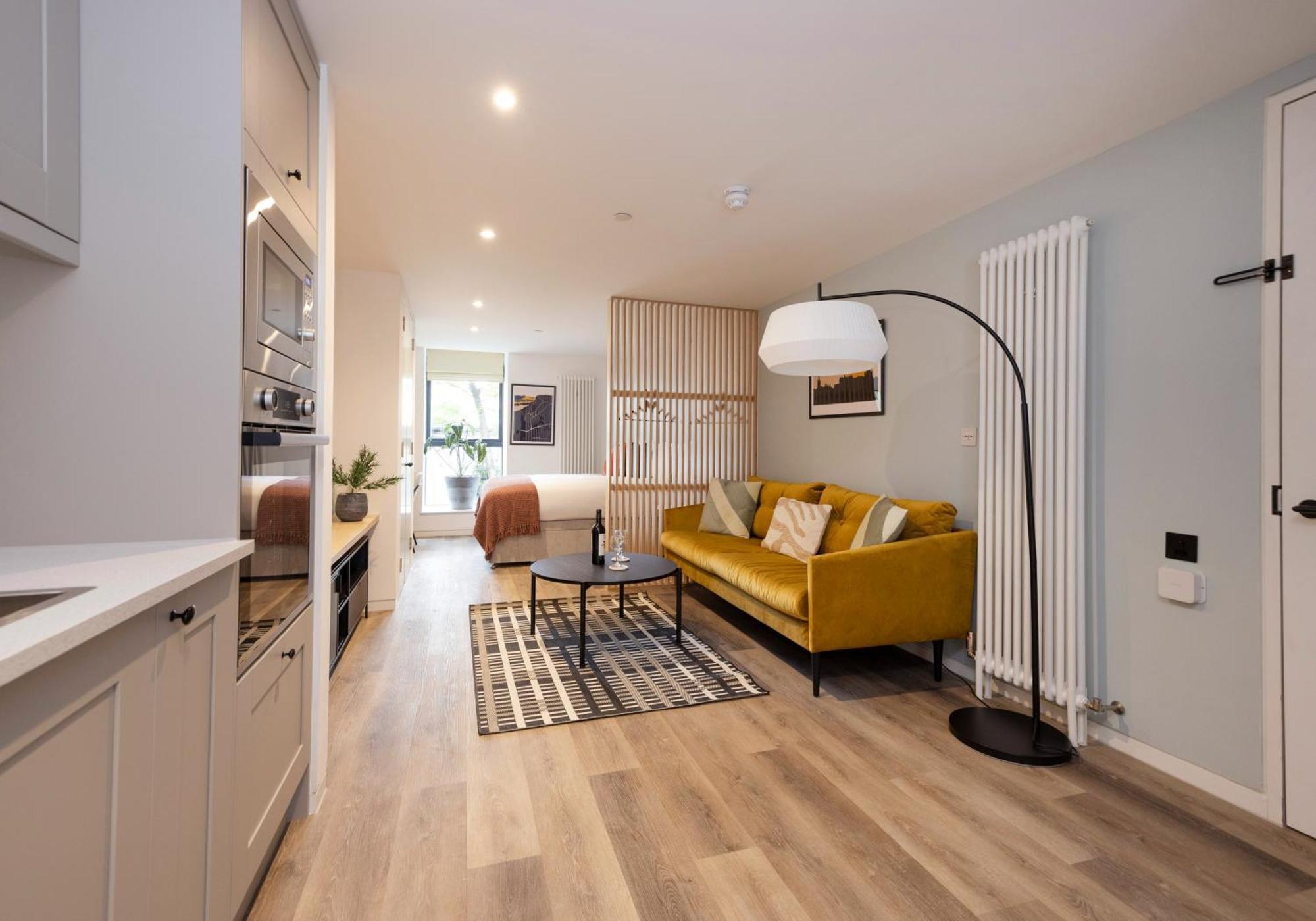 Charming Studios Near Holyrood Park & Calton Hill EDI Room photo